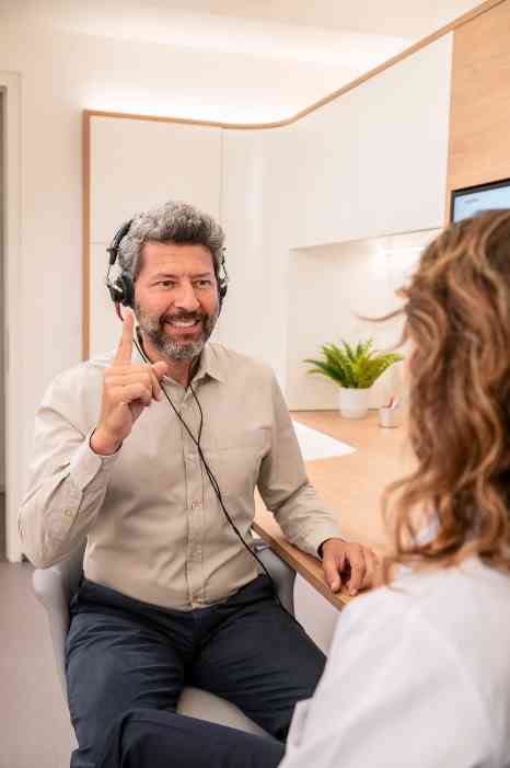 A female audiologist