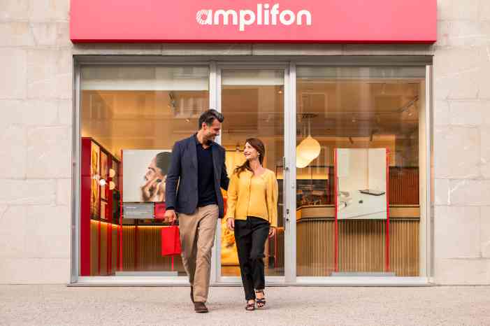 an audiologist helping in the clinic