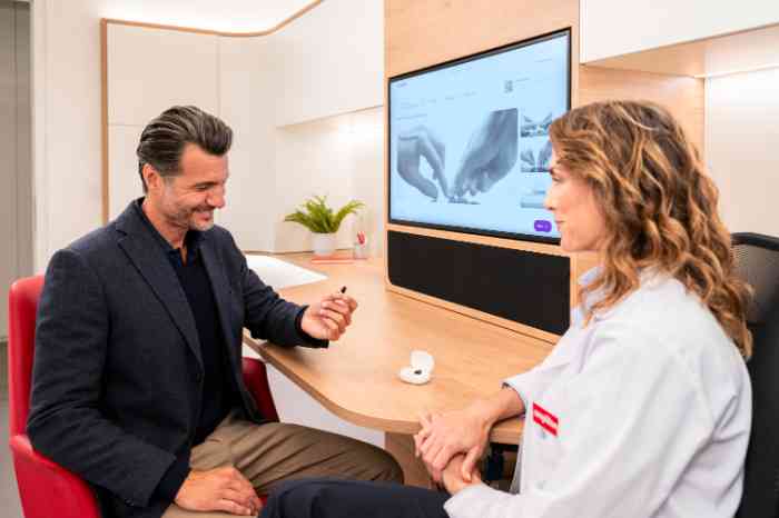 Audiologist and hearing aids