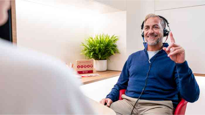 Man takes a hearing test in an Amplifon store