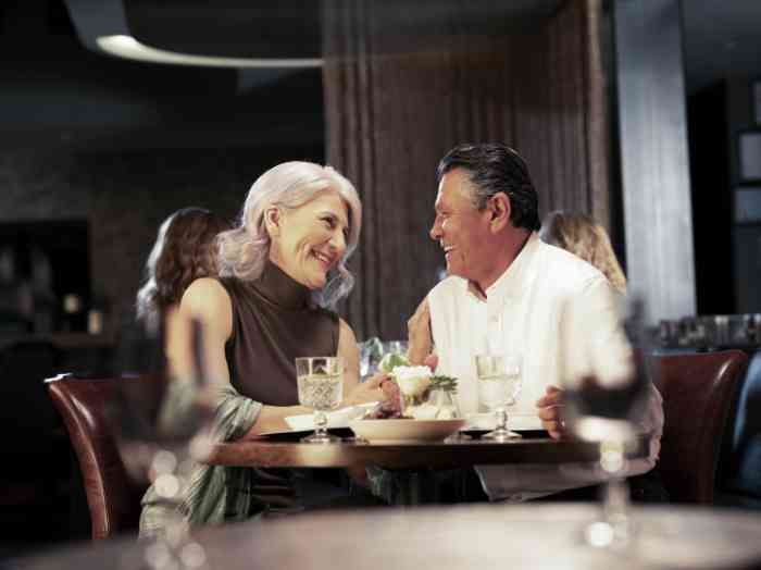 A man and a woman have dinner at the restaurant