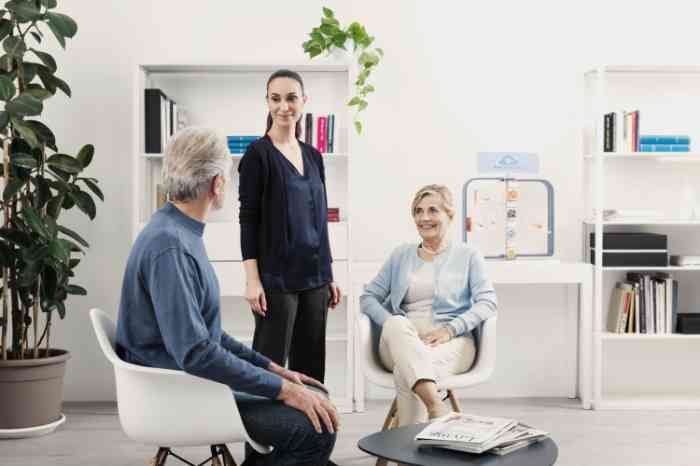 People in a Bay Audiology store with hearing specialist