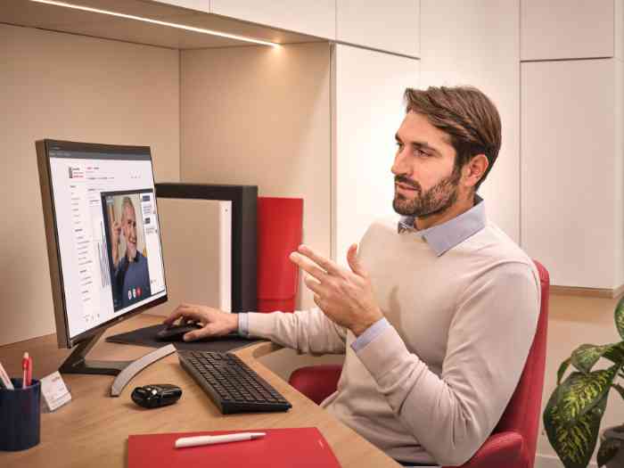 male audiologist has a video call on his monitor with a client