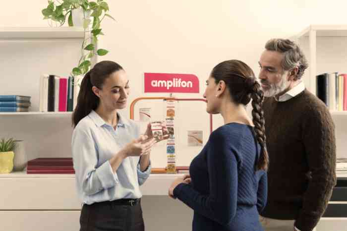 two women and a man at Amplifon