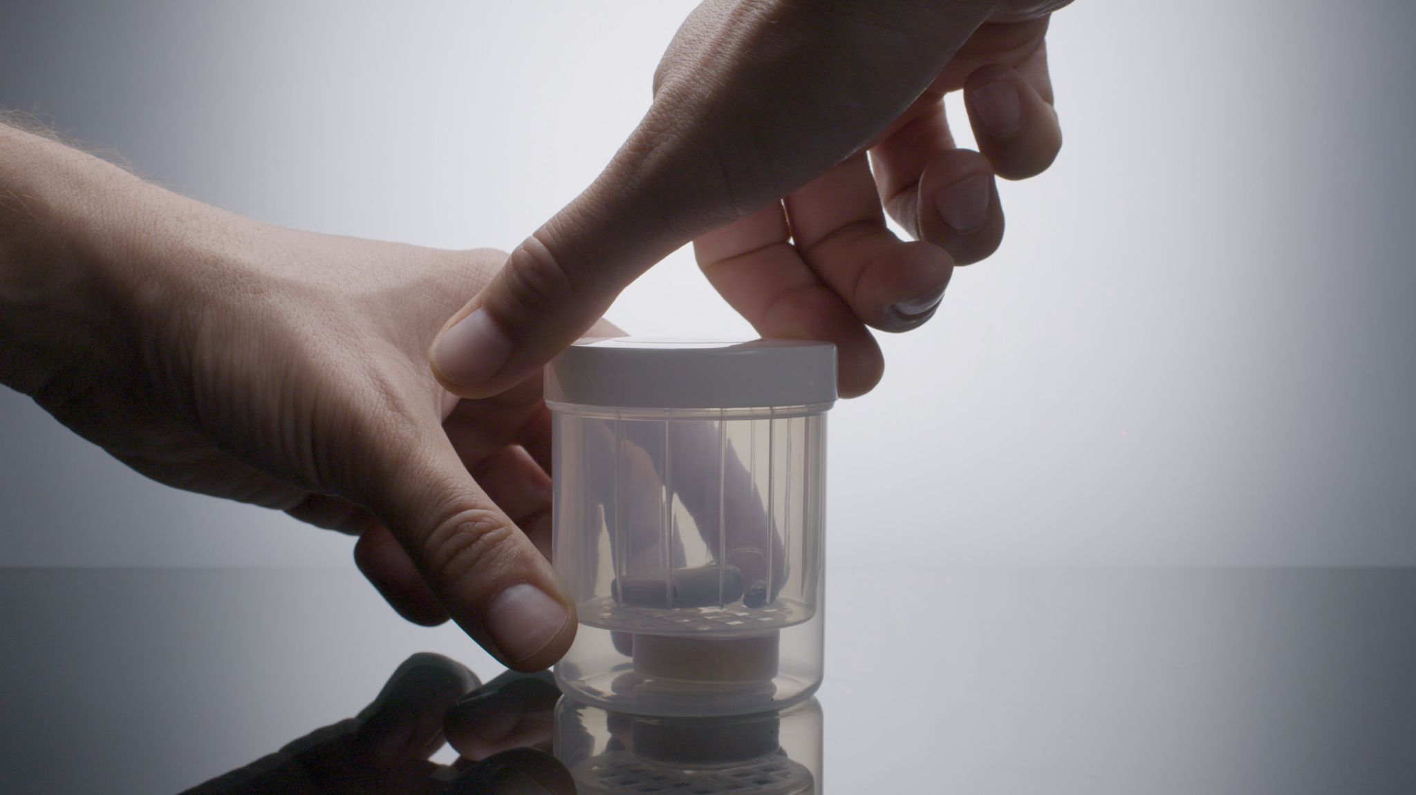 How to clean your ears Hearning aid Amplifon IN