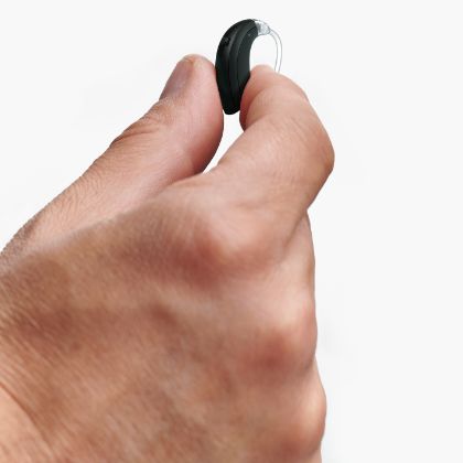 ampli-easy B 2 - Behind the Ear Hearing Aid hold in a hand: dimensions